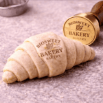 indugrafic Croissant crudo con sello de horno
